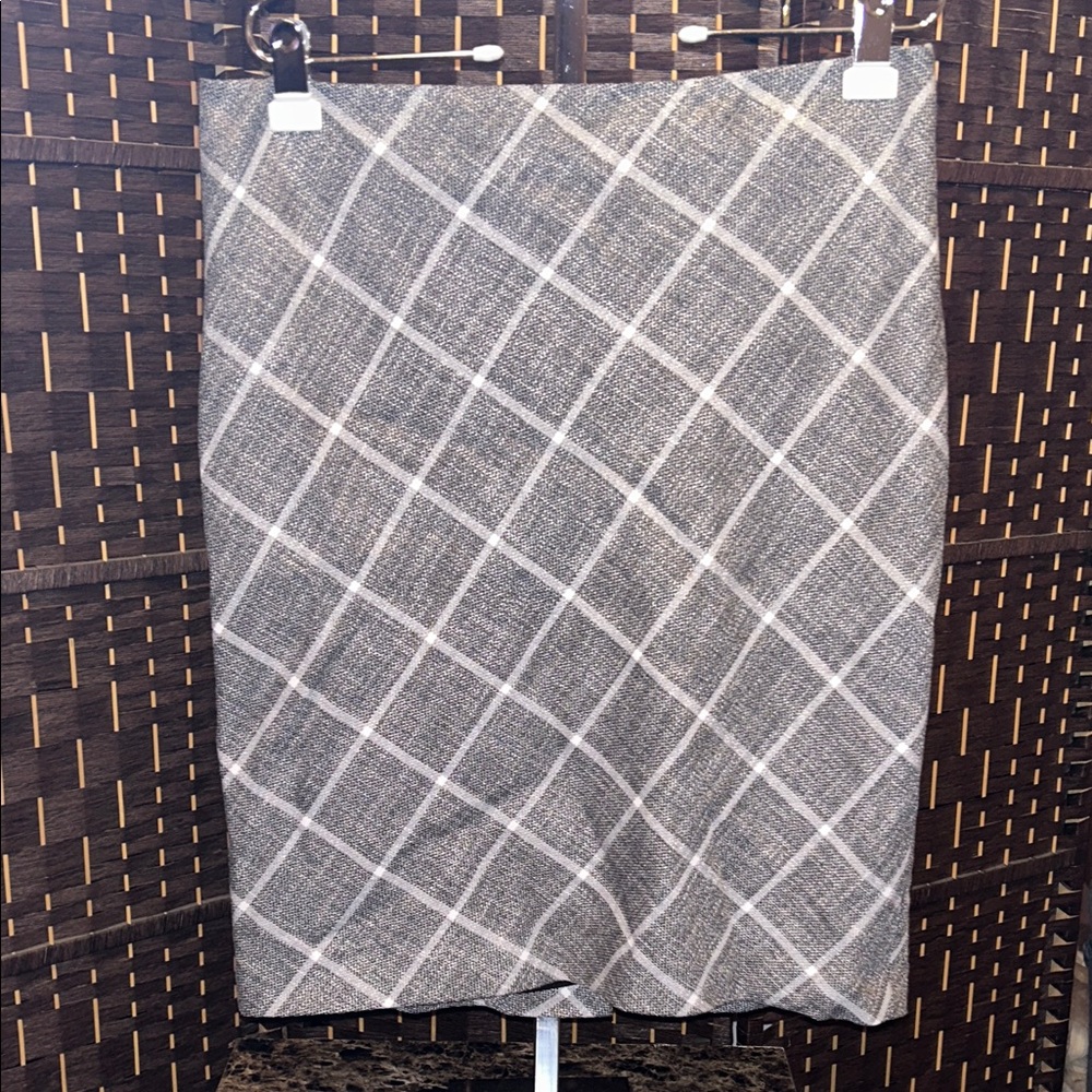 White House Black Market Gray, white and black Plaid Women's Skirt, size 12